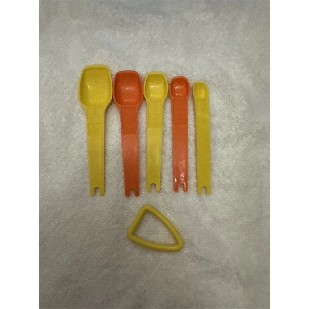 Vintage Yellow & Orange Tupperware Measuring Spoons Set Of 5 With Holder